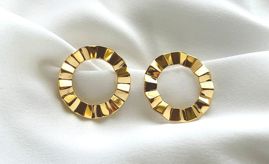 How to Clean Gold Jewelry At Home