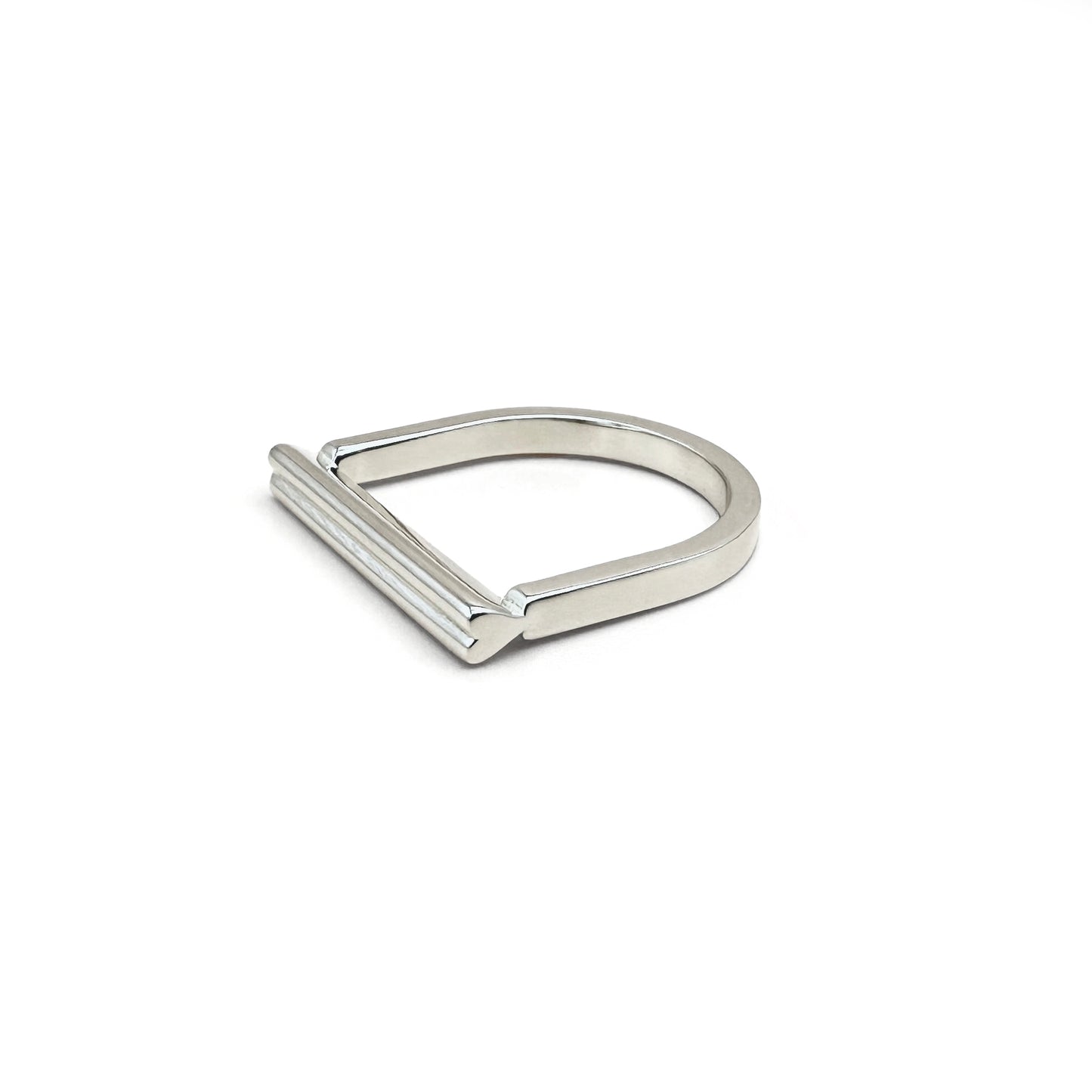 Heart on the Line | Linear Heart Ring