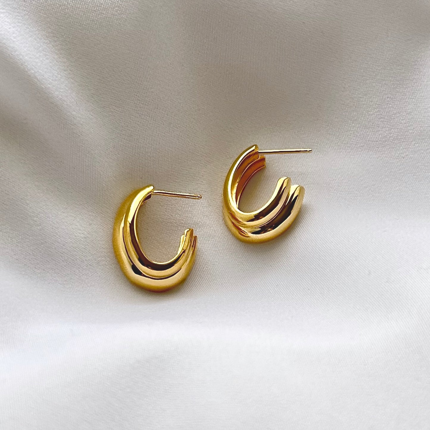 Aura Double | Oval Hoop Earrings