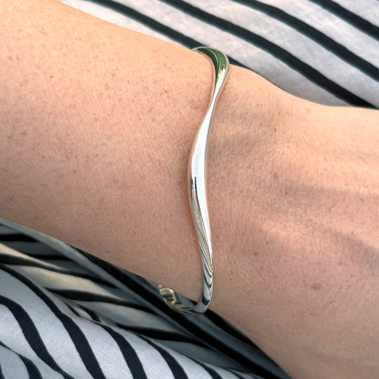 Ribbon | Wave Bangle Bracelet