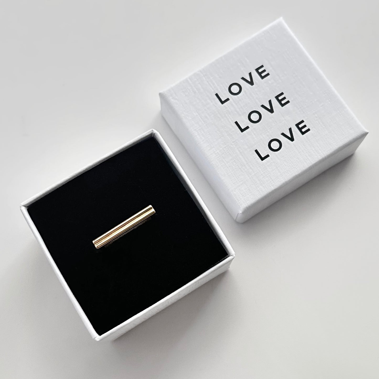 Heart on the Line | Linear Heart Ring