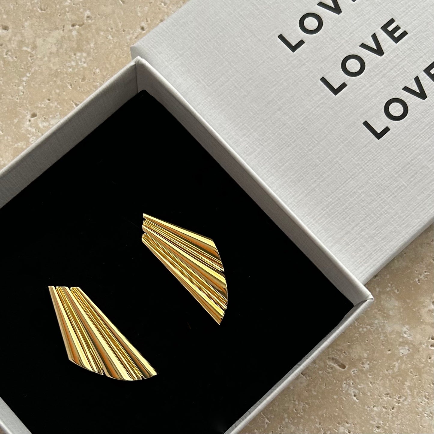 Shell | Modern Wavy Earrings