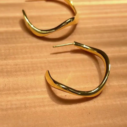 Ribbon | Wave Hoop Earrings